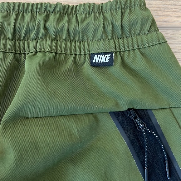 Nike Green Tech Commuter Pant - Picture 12 of 15